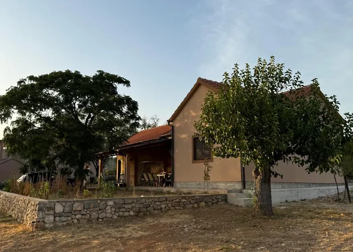 Relax And Unwind: Family-Friendly House Near Zadar In Zagrad