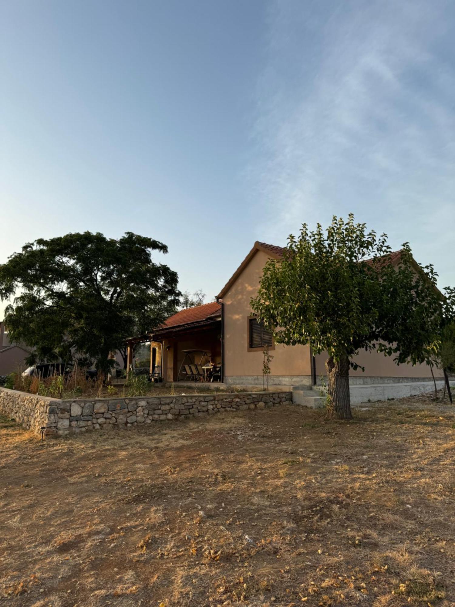 Relax And Unwind: Family-friendly House Near In Zagrad Zadar